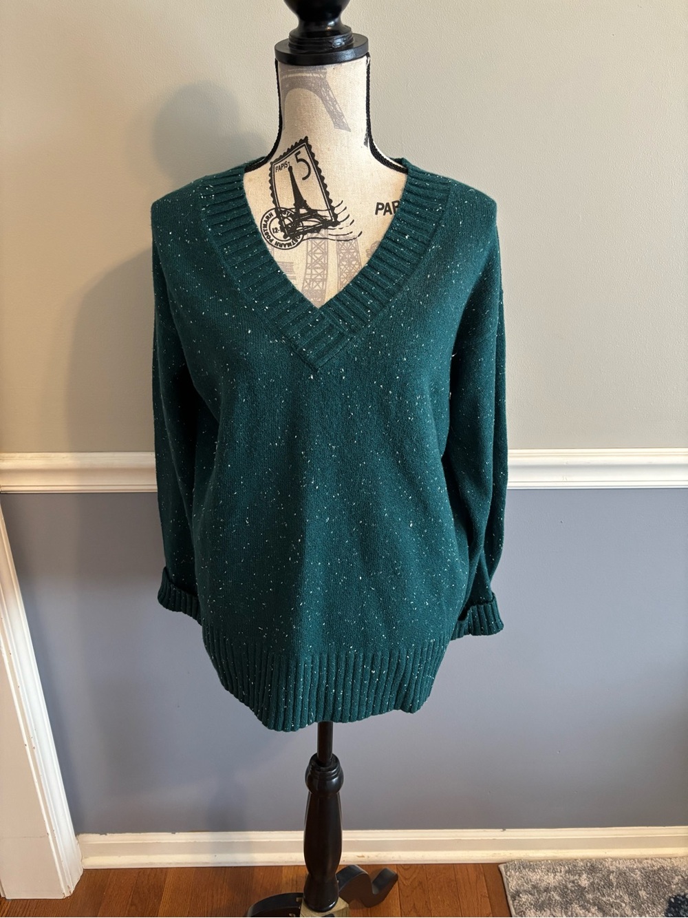💚SALE💚 Women’s Loft V-Neck Green Speckled Sweater